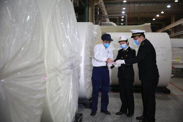关员到辖区造纸企业调研生产情况